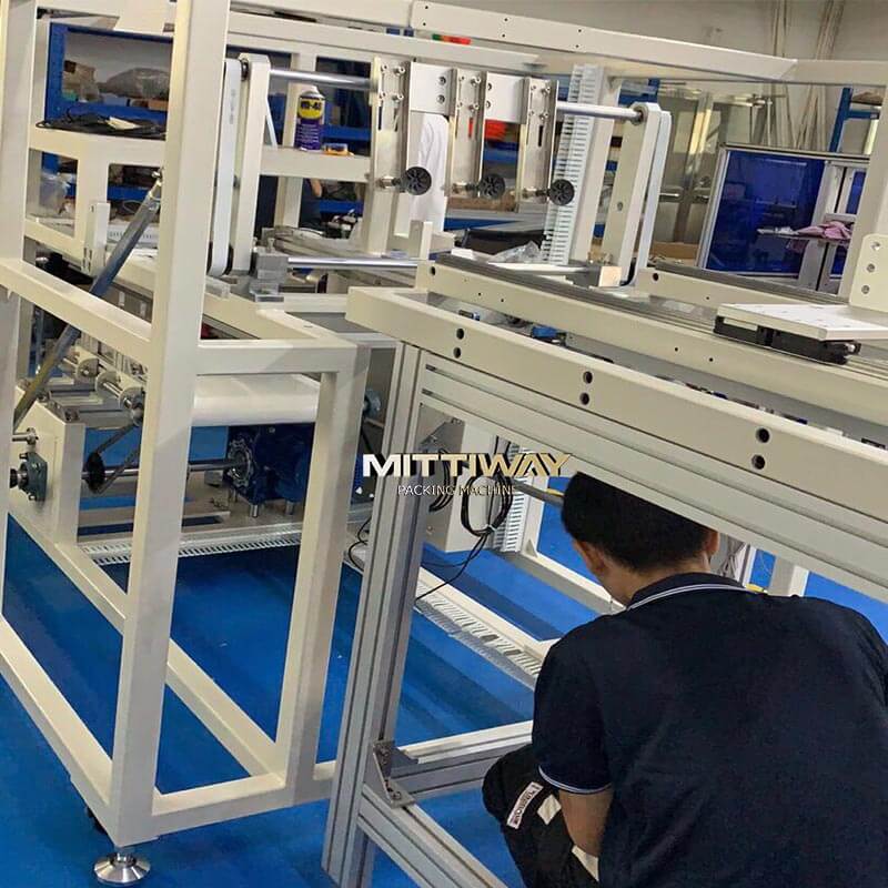 SELF-LOCKING BOX FOLDING MACHINE