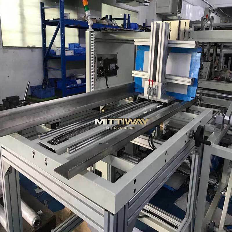 SELF-LOCKING BOX FOLDING MACHINE